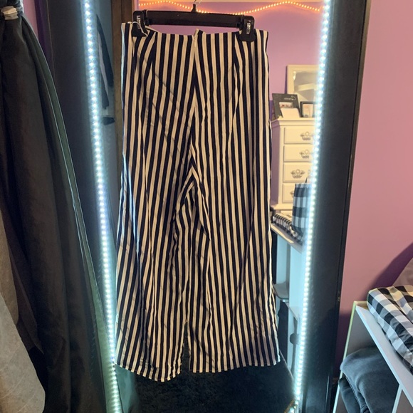 two piece navy and white striped set- size L - Picture 5 of 8